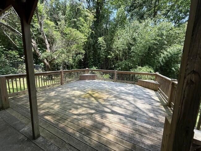 Building Photo - 5556 Hunters Hill Rd