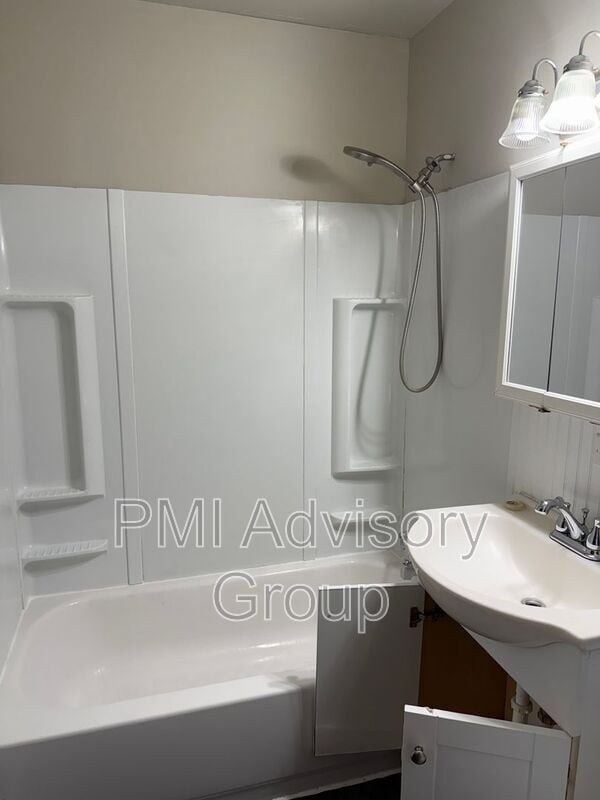 Building Photo - 2009 SW McAlister Ave