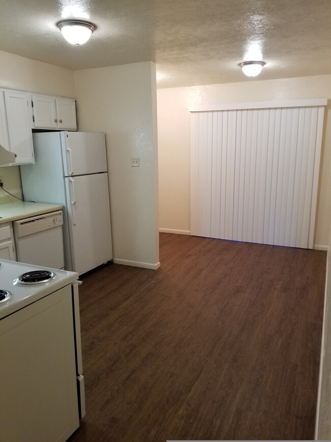 Building Photo - College Station - 2 bedroom / 1 bath Duple...