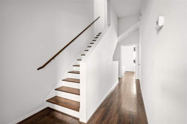 Building Photo - 108 Pierce St