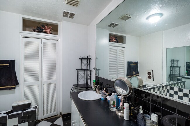 Building Photo - 6340 Wilbur Ave