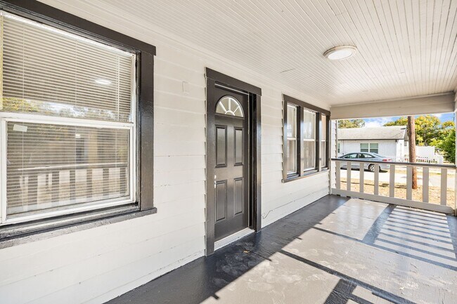 Building Photo - 1128 Belleair Rd