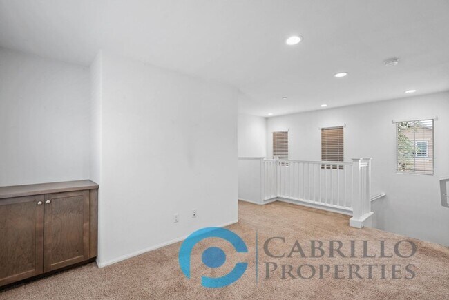 Building Photo - Spacious 3 bedroom Home w/2 car Garage in Vista, Short Drive to the Beach and Freeway access!