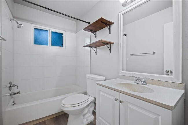 Building Photo - 3803 Alexandria Dr