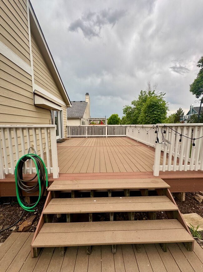 Building Photo - Gorgeous 4 bedroom with Loft and 3 car gar...