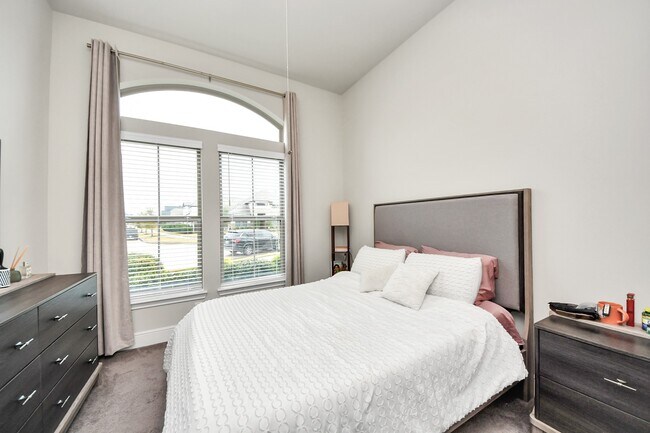 Building Photo - 23606 Verge Sims Dr