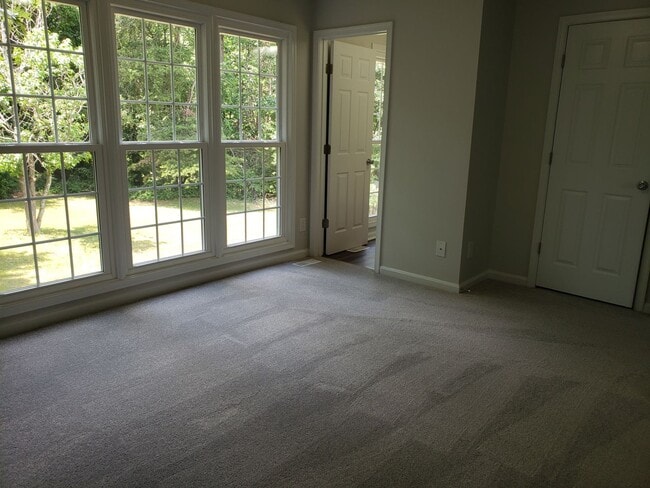 Building Photo - Very nice 3 Level in Fredericksburg!