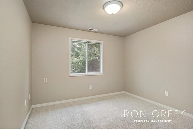 Building Photo - AVAILABLE JUNE 16