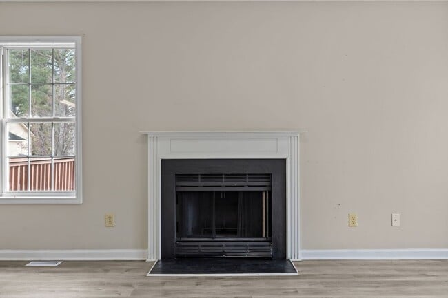 Building Photo - Updated Single Family Home in Fayetteville!