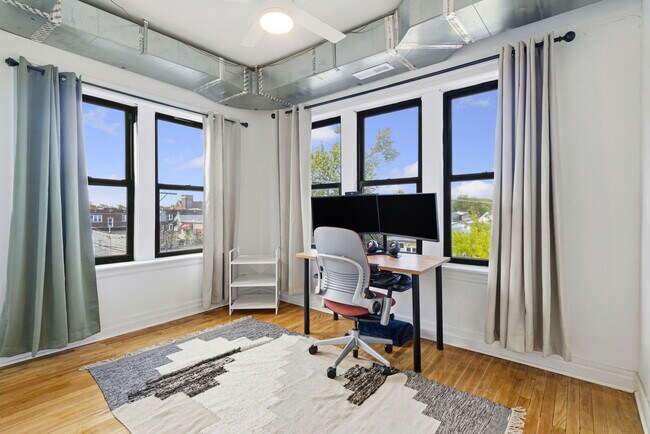 Building Photo - 3414 W Medill Ave