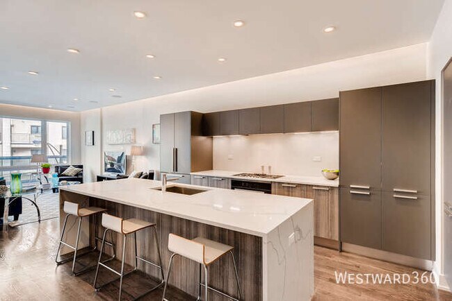 Building Photo - 880 N Milwaukee Ave