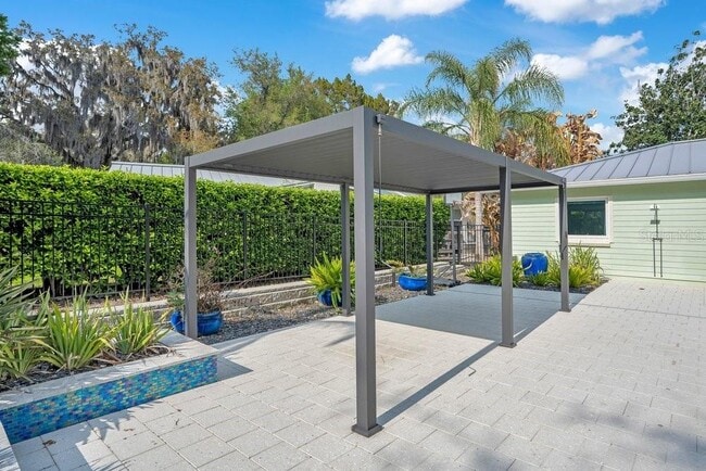 Building Photo - 812 East Blvd