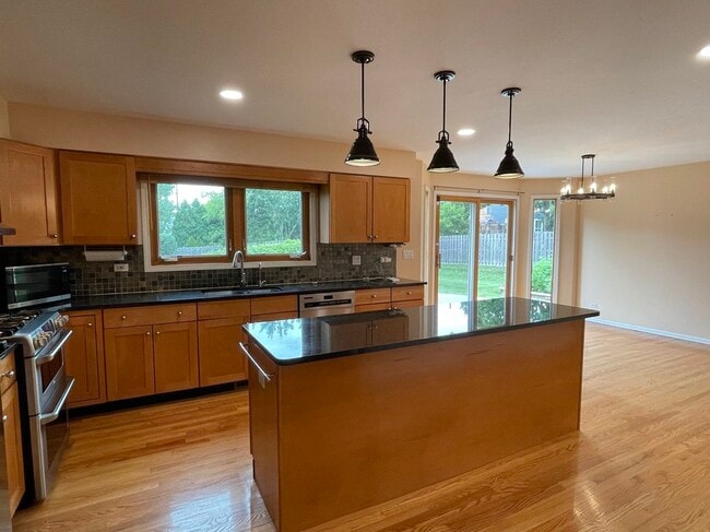 Building Photo - 450 Foxford Dr
