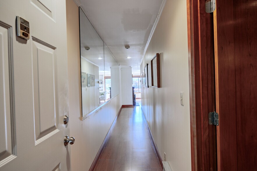 Building Photo - 153 Madison Ave N