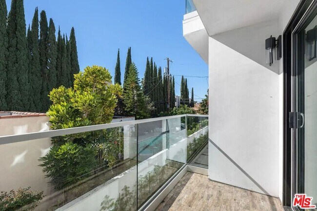 Building Photo - 849 N Alta Vista Blvd