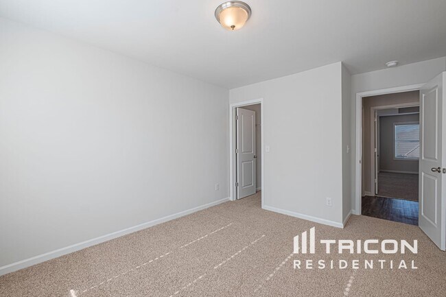 Building Photo - 4162 Bella View Dr