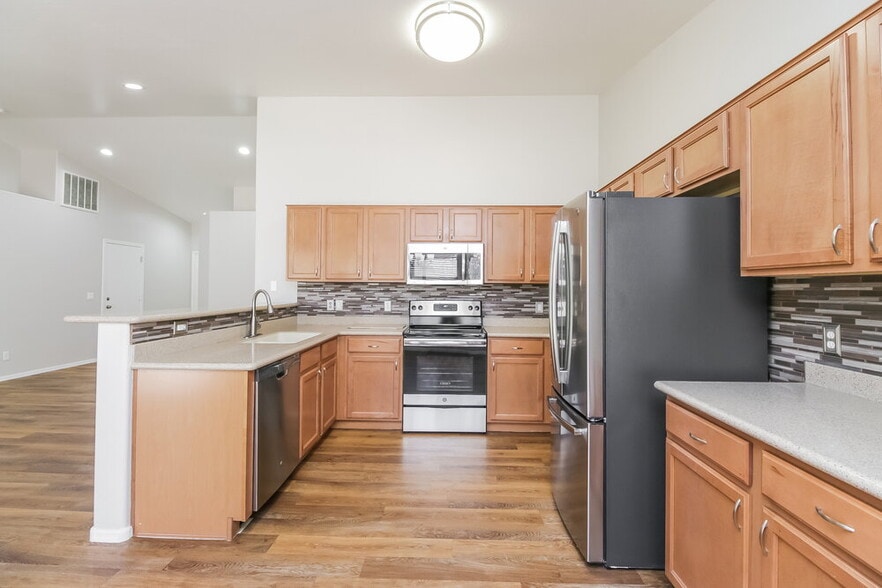 Building Photo - 4966 E Magnus Dr