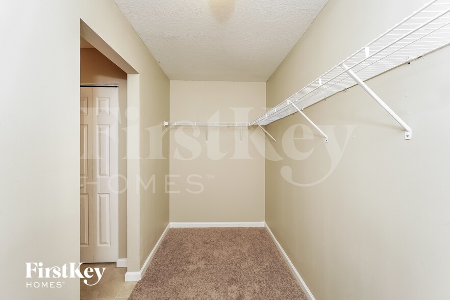 Building Photo - 283 SW Tulip Blvd