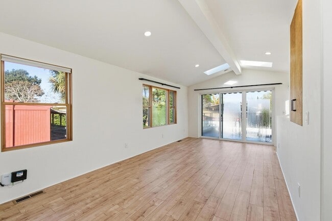 Building Photo - 820 46th St