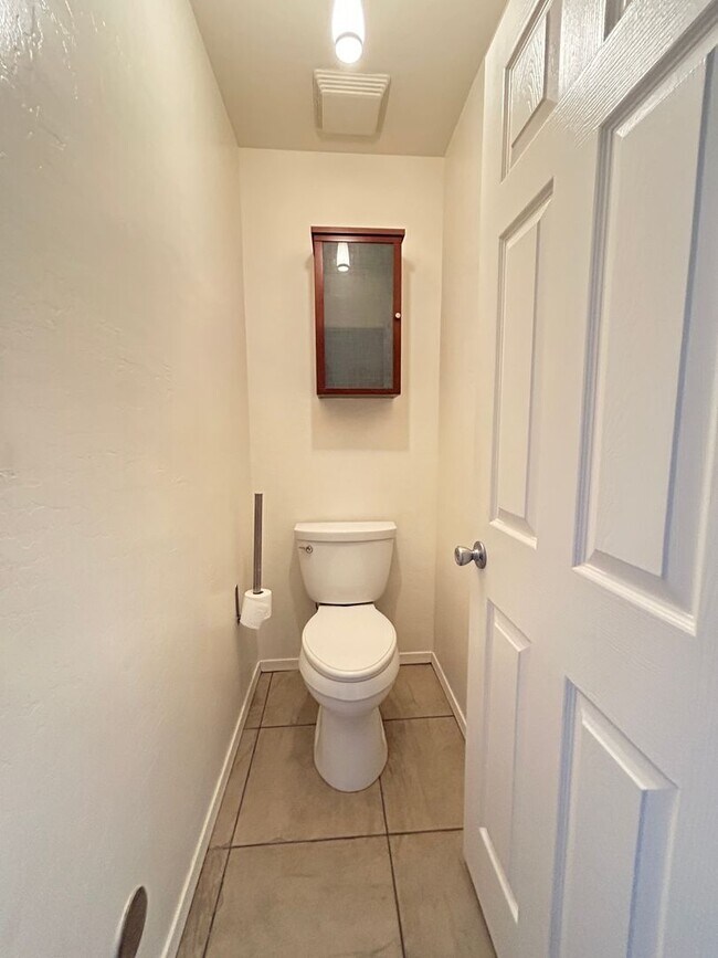 Building Photo - 4 Bedroom, 2 Bathroom Updated home with Pool!