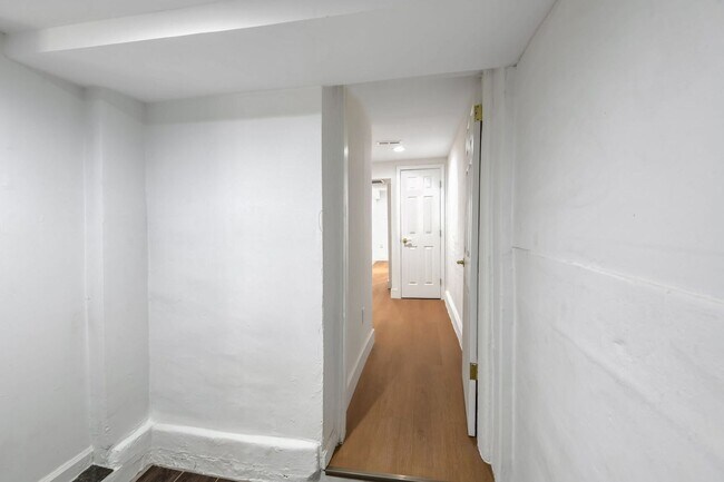 Building Photo - Columbia Heights Apartment | 1 Bed | 1 Bath | 450 Sf