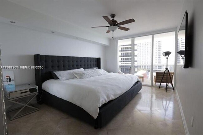 Building Photo - 1830 S Ocean Dr