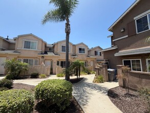 Building Photo - Luxury 2 Bedroom Townhome!  2 car Garage!