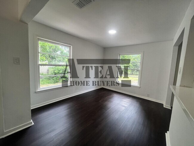 Building Photo - Fully Remodeled 3 Bedroom 2 Bathroom