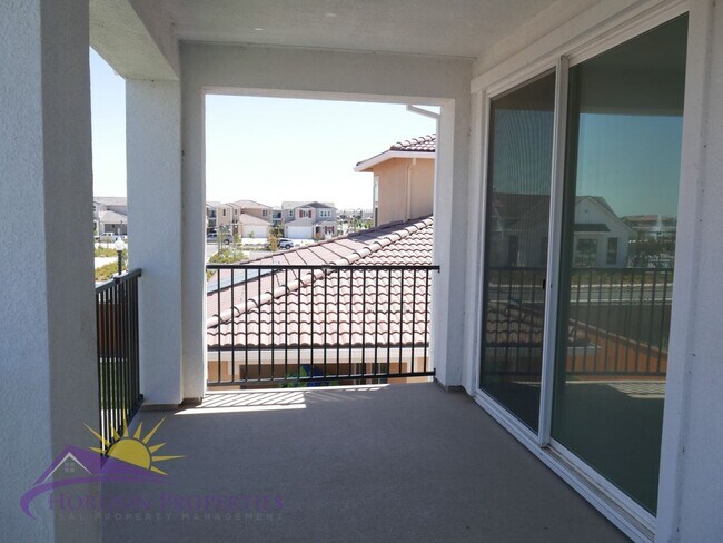 Building Photo - Modern Two-story 4 Bed 3.5 Bath 2,786 sqft...
