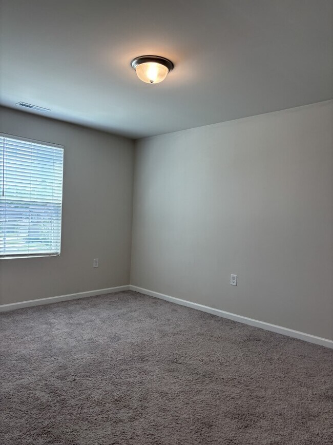 Building Photo - 301 Wilbur Lake Dr