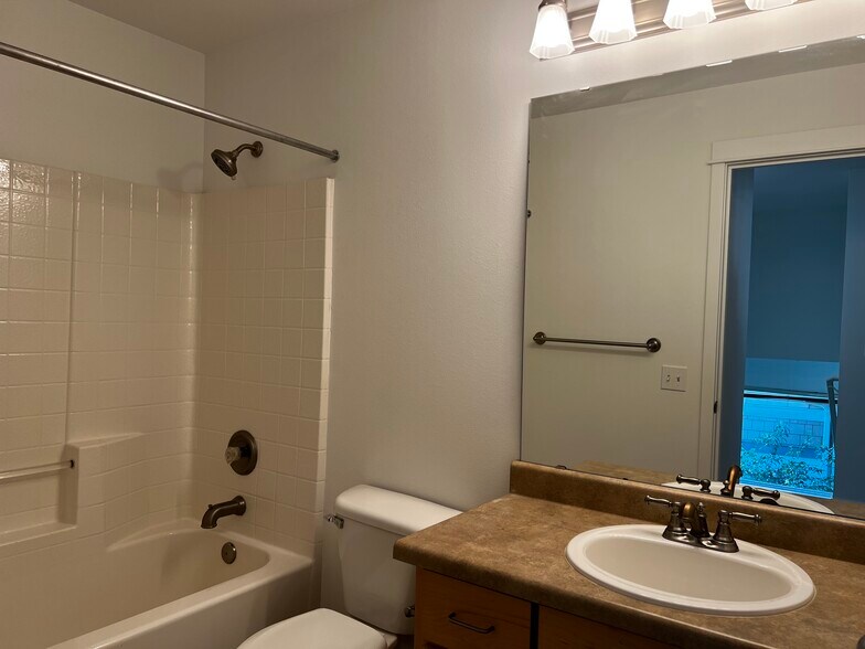 Building Photo - 21269 SE 42nd Pl