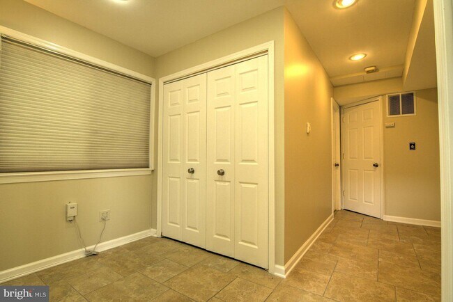Building Photo - 2405 Earlsgate Ct