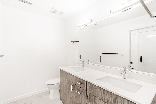 Building Photo - Contemporary 3BD, 2.5BA Edgewood Home with Fenced Yard and Carport