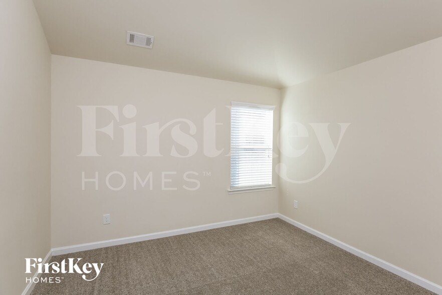 Building Photo - 403 Live Oak Pass