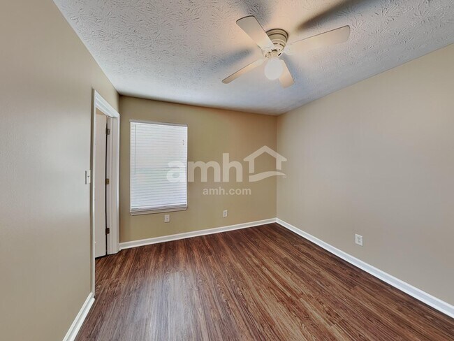 Building Photo - 1196 River Ridge Dr