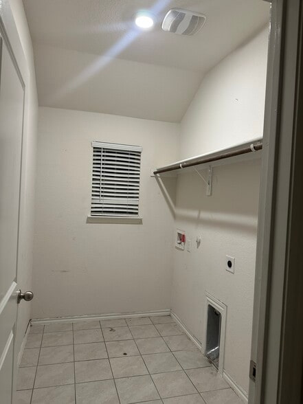 Building Photo - 2222 Nightgrove Cir