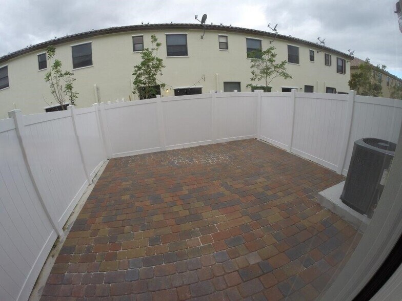 Building Photo - 9332 W 33rd Ln