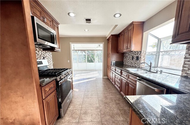 Building Photo - 16208 Peppertree Ln