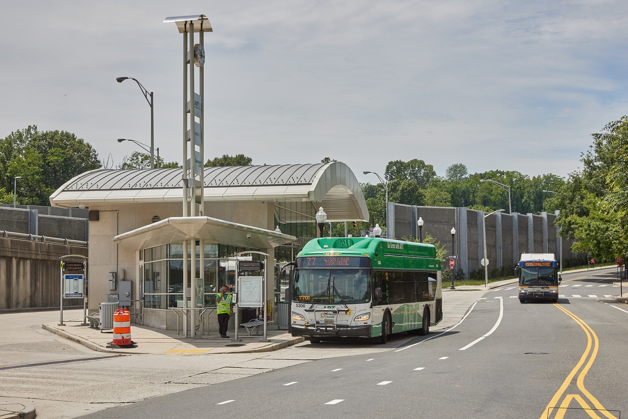 Arlington Bus - 2720 S Arlington Mill Dr