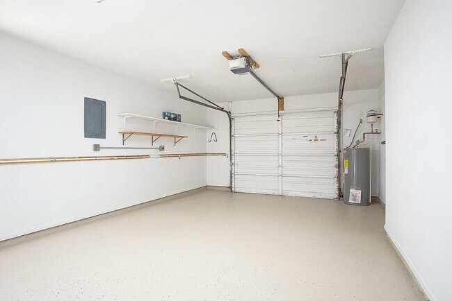 Building Photo - 737 SW Belmont Cir