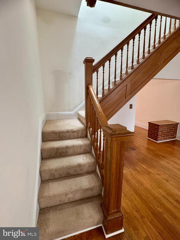 Building Photo - 112 E 3rd St