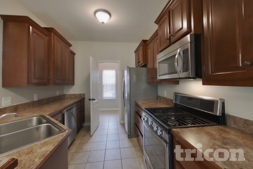 Building Photo - 110 Cottage Trce