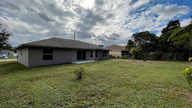 Building Photo - Pet-Friendly 3BR/3BA Single-Family Home in Port Saint Lucie
