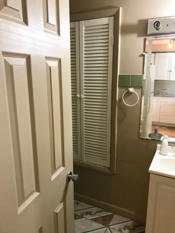 Building Photo - 4911 Catalina Dr