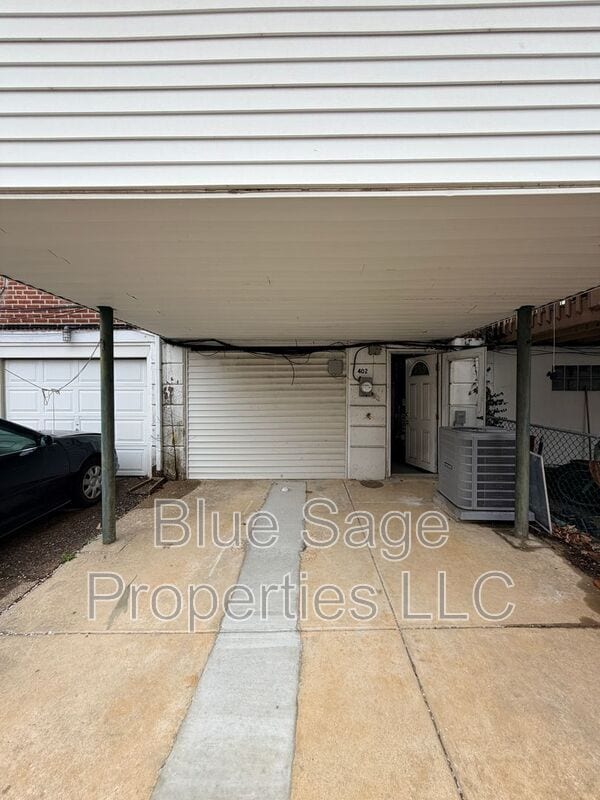 Building Photo - 402 Rively Ave