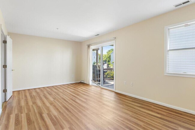 Building Photo - 400 Schooner Way