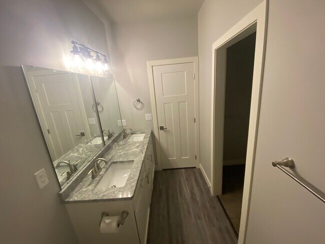 Building Photo - Updated 3 bed, 2 bath Horace Home!!