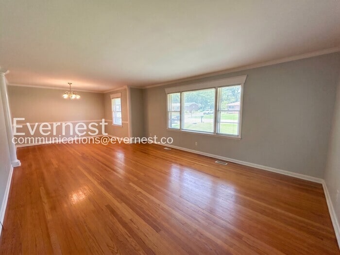 Building Photo - 711 Elliott Dr
