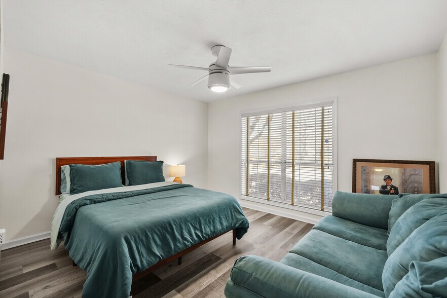 Building Photo - 1242 Weatherstone Dr NE