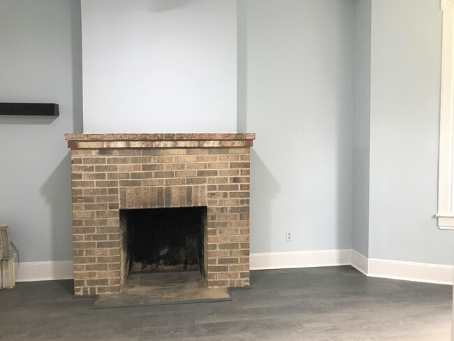 Building Photo - 725 7th St NE